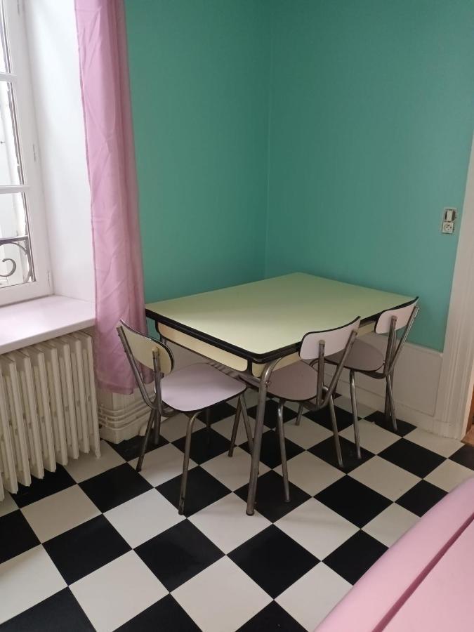 Vintage ,La Capsule Temporelle Wifi Draps Parking Publique Gratuit Daire Thiers Dış mekan fotoğraf
